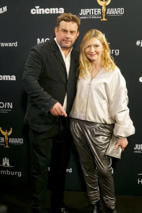 cntv Sebastian Bezzel Schauspieler mit Frau Johanna Gehlen zu Gast bei der Verleihung des Jupiter Award 2026 im Hotel Ameron am Donnerstag 19.03.2026 in Hamburg Hamburg Deutschland