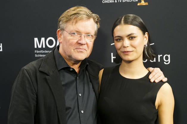 cntv Justus von Dohnanyi Schauspieler mit Beleitung zu Gast bei der Verleihung des Jupiter Award 2026 im Hotel Ameron am Donnerstag 19.03.2026 in Hamburg Hamburg Deutschland
