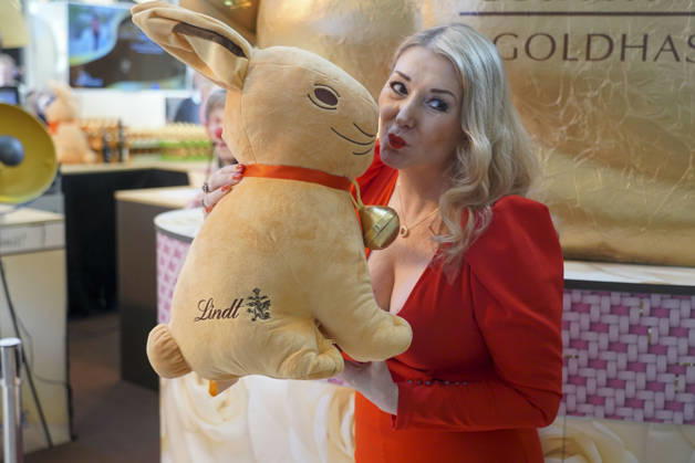 cntv Sandra Quadflieg zu Gast bei der Lind Goldhasen Oster Charity und Feier 20 Jahre Europa Passage Donnerstag 19.03.2026 in Hamburg Hamburg Germany