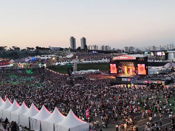 RECORD DATE NOT STATED Lollapalooza movement Sao Paulo (SP), March 20, 2026 - Culture Shows Festival - Crowd movement around the stages and lounge in the late afternoon of the first day of the Lollapalooza festival at the Interlagos racetrack in the southern zone of Sao Paulo. This Friday, March 20, 2026 (Foto: Leandro Chemalle Thenews2 imago images) Lollapalooza movement Copyright: xLeandroxChemallex