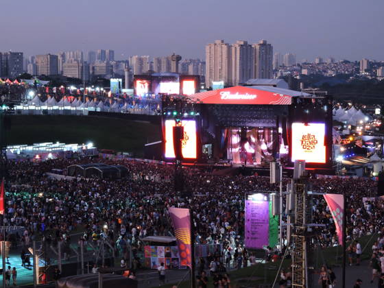 RECORD DATE NOT STATED Lollapalooza movement Sao Paulo (SP), March 20, 2026 - Culture Shows Festival - Crowd movement around the stages and lounge in the late afternoon of the first day of the Lollapalooza festival at the Interlagos racetrack in the southern zone of Sao Paulo. This Friday, March 20, 2026 (Foto: Leandro Chemalle Thenews2 imago images) Lollapalooza movement Copyright: xLeandroxChemallex