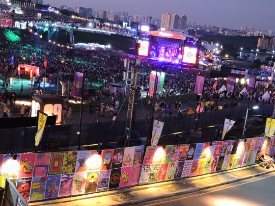 RECORD DATE NOT STATED Lollapalooza movement Sao Paulo (SP), March 20, 2026 - Culture Shows Festival - Crowd movement around the stages and lounge in the late afternoon of the first day of the Lollapalooza festival at the Interlagos racetrack in the southern zone of Sao Paulo. This Friday, March 20, 2026 (Foto: Leandro Chemalle Thenews2 imago images) Lollapalooza movement Copyright: xLeandroxChemallex