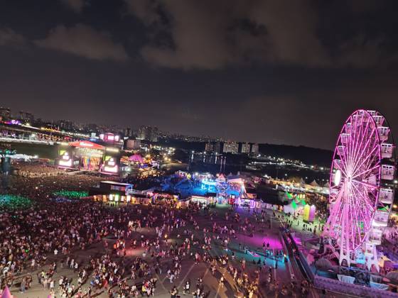 RECORD DATE NOT STATED Lollapalooza movement Sao Paulo (SP), March 20, 2026 - Culture Shows Festival - Crowd movement around the stages and lounge in the late afternoon of the first day of the Lollapalooza festival at the Interlagos racetrack in the southern zone of Sao Paulo. This Friday, March 20, 2026 (Foto: Leandro Chemalle Thenews2 imago images) Lollapalooza movement Copyright: xLeandroxChemallex