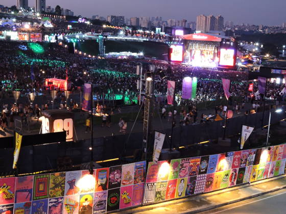 RECORD DATE NOT STATED Lollapalooza movement Sao Paulo (SP), March 20, 2026 - Culture Shows Festival - Crowd movement around the stages and lounge in the late afternoon of the first day of the Lollapalooza festival at the Interlagos racetrack in the southern zone of Sao Paulo. This Friday, March 20, 2026 (Foto: Leandro Chemalle Thenews2 imago images) Lollapalooza movement Copyright: xLeandroxChemallex