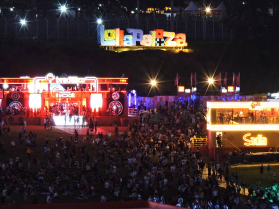 RECORD DATE NOT STATED Lollapalooza movement Sao Paulo (SP), March 20, 2026 - Culture Shows Festival - Crowd movement around the stages and lounge in the late afternoon of the first day of the Lollapalooza festival at the Interlagos racetrack in the southern zone of Sao Paulo. This Friday, March 20, 2026 (Foto: Leandro Chemalle Thenews2 imago images) Lollapalooza movement Copyright: xLeandroxChemallex