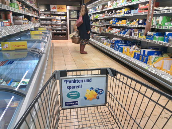 Netto-Einkauf zu Zeiten von Inflation und Konjunktur. Netto-Einkauf in einem Supermarkt oder Discounter