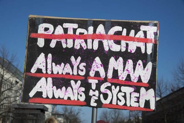 News Bilder des Tages abb Demoschild bei der Demonstration Gegen sexualisierte digitale Gewalt - Solidaritaet mit allen Opfern Promis Demo am Brandenburger Tor am Sonntag 22.03.2026 in Berlin Berlin Deutschland