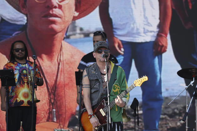 Mundo Livre S A will perform at Lollapalooza Brazil 2026 in Sao Paulo. Sao Paulo (SP), 03 22 2026 Lollapalooza Brazil Show Mundo Livre S A The band Mundo Livre S A performs during the Lollapalooza Brazil festival, held at the Interlagos racetrack, in the southern zone of the city of Sao Paulo. The event brings together national and international artists in three days of shows and musical attractions, on March 22, 2026. (Foto: Leco Viana Thenews2 imago images) Mundo Livre S A will perform at Lollapalooza Brazil 2026 in Sao Paulo. Copyright: xLecoxVianax