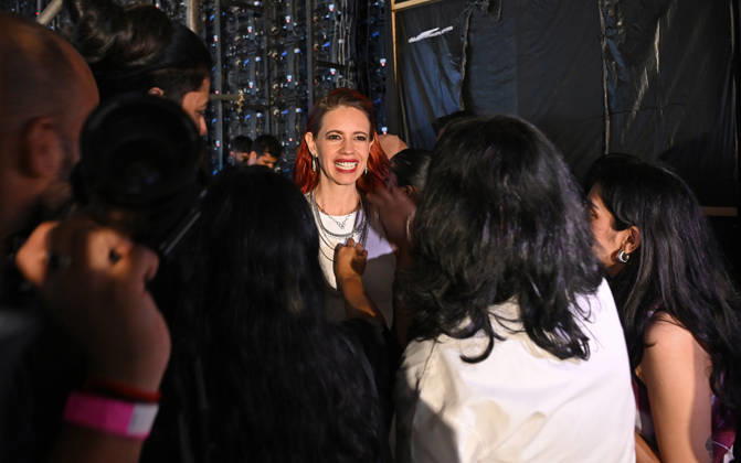 March 22, 2026, Mumbai, Maharashtra, India: Bollywood actress Kalki Koechlin (c) smiles backstage before she goes on the runway on the last day of Lakme Fashion Week (LFW) in Mumbai. Mumbai India - ZUMAs197 20260322_aaa_s197_454 Copyright: xAshishxVaishnavx