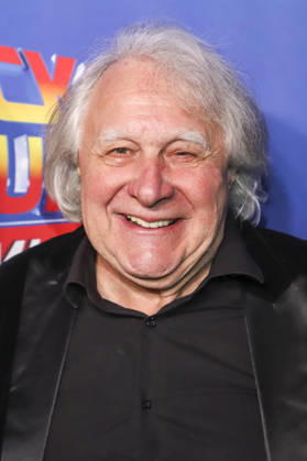 abb Peter Urban zu Gast auf dem blauen Teppich bei der Musical Premiere Zurueck in die Zukunft im Stage Operettenhaus am Sonntag 22.03.2026 in Hamburg Hamburg Deutschland