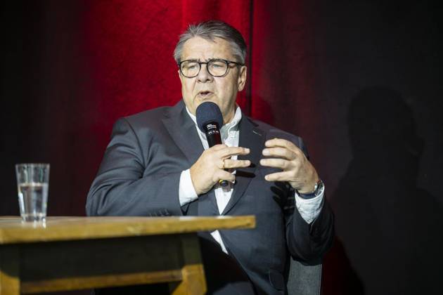 Premiere von Seim Frühschoppen gibt es am Sonntag, 22. Februar 2026, zwischen 11 und 13 Uhr an der Lothringer Straße 64. Initiator Heinz Wagner kann direkt einen hochkarätigen Gast ankündigen. Mit dem SPD-Politiker Sigmar Gabriel kommt der ehemalige Vizekanzler und Bundesaußenminister nach Oberhausen. 22.02.2026 in Oberhausen ** NUR FÜR REDAKTIONELLE ZWECKE ** EDITORIAL USE ONLY **<p>Premiere von Seim Frühschoppen gibt es am Sonntag, 22. Februar 2026, zwischen 11 und 13 Uhr an der Lothringer Straße 64. Initiator Heinz Wagner kann direkt einen hochkarätigen Gast ankündigen. Mit dem SPD-Politiker Sigmar Gabriel kommt der ehemalige Vizekanzler und Bundesaußenminister nach Oberhausen. 22.02.2026 in Oberhausen Deutschland Copyright: DanielxAttia doc84oquiniqwo1lmv4k17e ,EDITORIAL USE ONLY