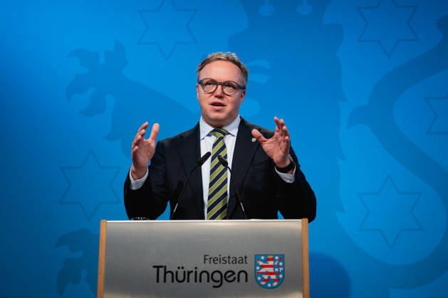 REGIERUNGSMEDIENKONFERENZ DER THÜRINGER LANDESREGIERUNG 24 03 2026 - Erfurt: Der Thüringer Ministerpräsident Mario Voigt (CDU) gab in der Regierungsmedienkonferenz der Thüringer Landesregierung am 24. März 2026 einen Ausblick auf die wichtigsten Thüringer Themen für die anstehende Ministerpräsidentenkonferenz Ost in Berlin sowie den Bundesrat. _________________