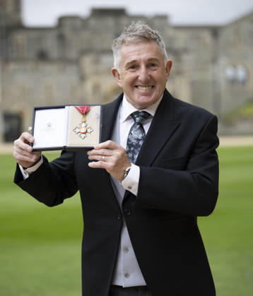 . 24 03 2026. Windsor , United Kingdom. Former Welsh Rugby player Jonathan Davis with his CBE after an Investiture at Windsor Castle, United Kingdom. xStephenxLockx xi-Imagesx IIM-26659-0004