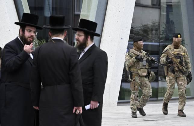 Military Presence In Belgian Streets ANTWERPEN, BELGIUM - MARCH 24 : Military personnel are being deployed on the streets to bolster security in Belgian cities, with a particular focus on guarding Jewish targets March 24, 2026 in Antwerpen, Belgium, 24 03 2026 Antwerpen Belgium  Copyright: xBertxVanxDenxBrouckex