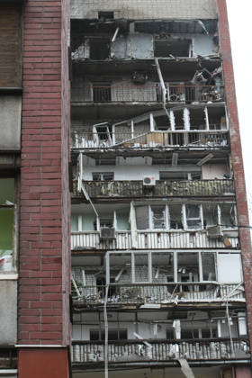 A 14-storey apartment block is damaged by a Russian drone strike in Dnipro, Ukraine, March 24, 2026. Russian forces attacked the eastern Ukrainian city with strike drones. At least 13 people were injured, including two girls aged 12 and nine, and a one-and-a-half-year-old boy. (Photo by Mykola Miakshykov Ukrinform) Russian army attacks apartment block with drone in Dnipro Copyright: xMykolaxMiakshykovx