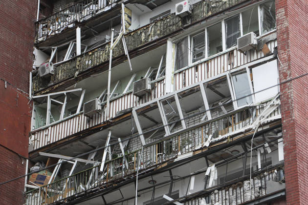 A 14-storey apartment block is damaged by a Russian drone strike in Dnipro, Ukraine, March 24, 2026. Russian forces attacked the eastern Ukrainian city with strike drones. At least 13 people were injured, including two girls aged 12 and nine, and a one-and-a-half-year-old boy. (Photo by Mykola Miakshykov Ukrinform) Russian army attacks apartment block with drone in Dnipro Copyright: xMykolaxMiakshykovx