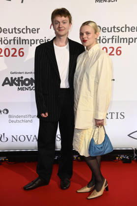 Laurids Schürmann und Emma Falck bei der Verleihung des 24. Deutschen Hörfilmpreises 2026 im Colosseum Filmtheater. Berlin, 24.03.2026