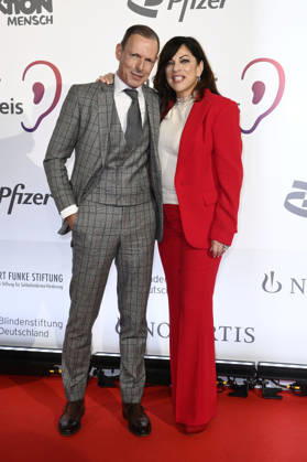 Alice Brauner mit Ehemann Michael Zechbauer bei der Verleihung des 24. Deutschen Hörfilmpreises 2026 im Colosseum Filmtheater. Berlin, 24.03.2026