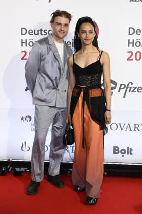 Nico Ehrenteit und Salber Lee Williams bei der Verleihung des 24. Deutschen Hörfilmpreises 2026 im Colosseum Filmtheater. Berlin, 24.03.2026