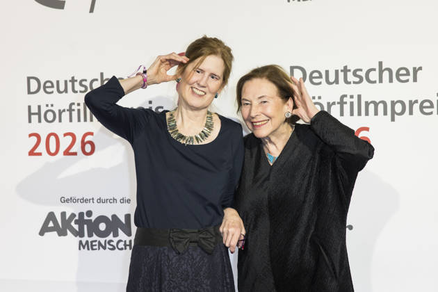 Deutscher Hörfilmpreis, Preisverleihung im Kino Colosseum, Berlin, 24.03.2026 Eva Luise Köhler mit Tochter Ulrike Köhler vor der Preisverleihung zum Deutschen Hörfilmpreis im Berliner Kino Colosseum am 24.03.2026 Berlin Kino Collosseum Copyright: xBenxKriemannx