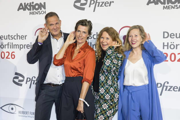 Deutscher Hörfilmpreis, Preisverleihung im Kino Colosseum, Berlin, 24.03.2026 Klaus-Peter Grap, Julia Bremermann, Marion Kracht und Petra Zieser vor der Preisverleihung zum Deutschen Hörfilmpreis im Berliner Kino Colosseum am 24.03.2026 Berlin Kino Collosseum Copyright: xBenxKriemannx