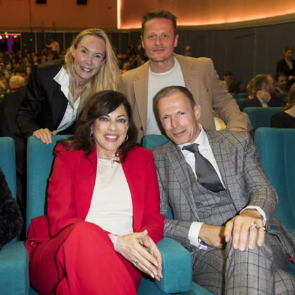 Deutscher Hörfilmpreis, Preisverleihung im Kino Colosseum, Berlin, 24.03.2026 Erste Reihe: Alice Brauner und Michael Zechbauer, zweite Reihe: Feo Aladag und Roman Knizka vor der Preisverleihung zum Deutschen Hörfilmpreis im Berliner Kino Colosseum am 24.03.2026 Berlin Kino Collosseum Copyright: xBenxKriemannx