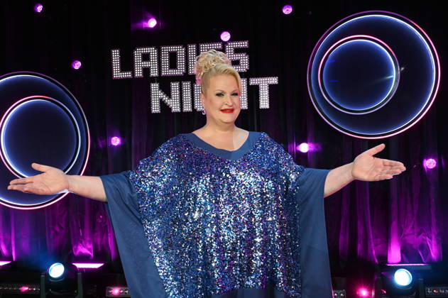 Comedienne.Daphne de Luxe ( bürgerlich Daphne Haderlein ) als Moderatorin der ARD Show Ladies Night die einzige Comedy- und Kabarettshow mit rein weiblicher Besetzung im deutschsprachigen Fernsehen: