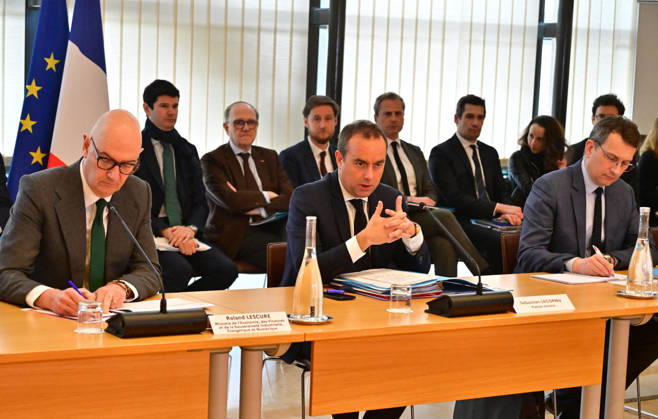 Roland Lescure, Minister of the Economy, Finance and Industrial, Energy and Digital Sovereignty, and Sébastien Lecornu, Prime Minister, Sébastien Lecornu, Prime Minister, and Renaud Duplay, Deputy Chief of Staff at a ministerial meeting to discuss public finances at the Economy ministry, des Finances et de la Souveraineté industrielle et numérique de France in Paris, France, March 27, 2026 Christian Liewig Bestimage Ministerials meeting to discuss public finances at the Economy ministry in Paris on March 27, 2026 Paris France  Copyright: xChristianxLiewigx xBestimagexChristianxLiewigx xBestimagex