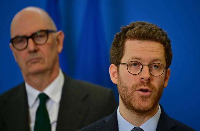 Roland Lescure, Minister of the Economy, Finance and Industrial, Energy and Digital Sovereignty, and David Amiel, Minister Delegate to the Minister of Action and Public Accounts, responsible for the Civil Service and State Reform, at a ministerial meeting to discuss public finances at the Economy ministry in Paris, France on March 27, 2026 Christian Liewig Bestimage Ministerials meeting to discuss public finances at the Economy ministry in Paris on March 27, 2026 Paris France  Copyright: xChristianxLiewigx xBestimagexChristianxLiewigx xBestimagex
