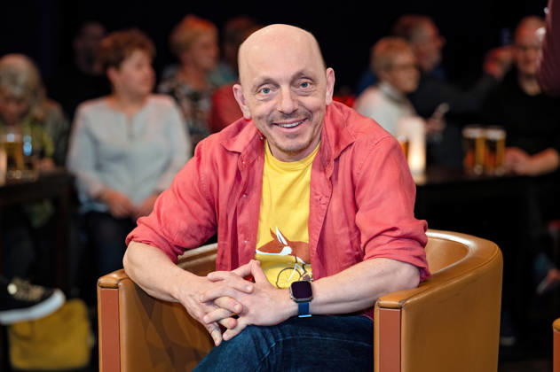 Entertainment Bilder des Tages MDR - Riverboat. Comedian Bernhard Hoëcker anläßlich der Aufzeichnung der MDR - Talkshow Riverboat am 27.03.2026 in der Mediacity Leipzig. 20260327ADO0008