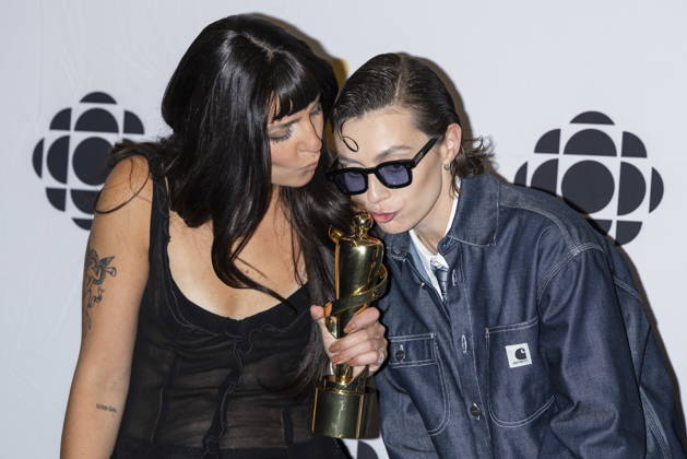 March 29, 2026, Hamilton, On, Canada: The Beaches pose for photos after winning Group of The Year during the 2026 Juno Awards in Hamilton, on Sunday March 29, 2026. Hamilton Canada - ZUMAc35_ 20260329_zaf_c35_271 Copyright: xNickxIwanyshynx