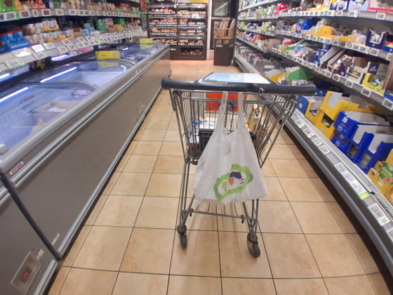 Netto-Einkauf zu Zeiten von Inflation und Konjunktur. Netto-Einkauf in einem Supermarkt oder Discounter