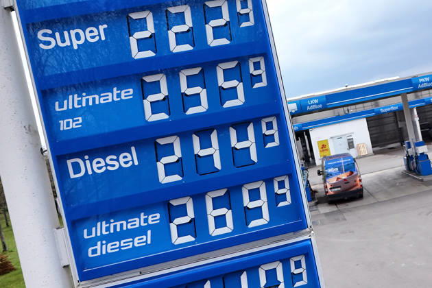 Nach neuer Tankregel:DIESEL Kraftstoff erreicht historischen Hoechstand am 02.04.2026 an dieser Tankstelle in Muenchen. Spritpreise uebersteigen historische Hoechstwerte. Kein Ende in Sicht-taeglich neue Hoechsstaende beim Tanken. Explodierende Spritpreise wegen Iran Krieg dauern an. Benzinpreise an einer Tankstelle in Muenchen