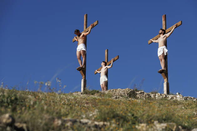 News Bilder des Tages 25th anniversary of the Living Holy Week of Cuevas del Campo Granada Representation of the Passion, Death and Resurrection of Jesus in the town of the Granada highlands, Cuevas del Campo On April 3, 2026 in Cuevas del Campo, Granada Andalusia, Spain As every spring the Granada town of Cuevas del Campo celebrates its Living Holy Week, where the municipality is transformed into the Jerusalem of Emperor Tiberius to stage the Passion, Death and Resurrection of Jesus,  Copyright: xÃ?lexxCamarax 7414257