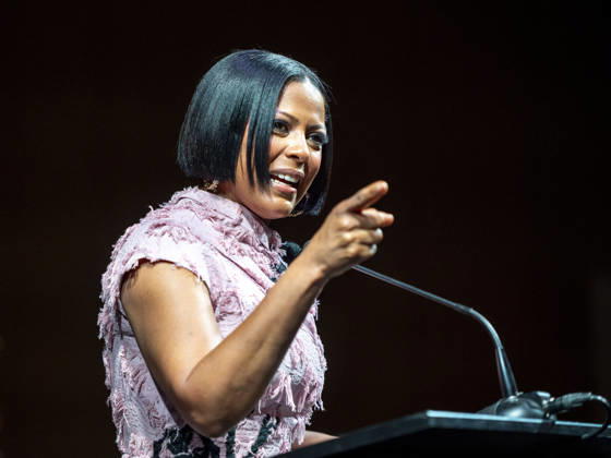 April 4, 2026, Philadelphia, Pennsylvania, United States: TAMRON HALL, American broadcast journalist, television talk show host and author, speaking at the WDAS-FM tenth annual Women Of Excellence Legend award at the luncheon held at the Philadelphia Sheraton Philadelphia United States - ZUMArf1_ 20260404_zaf_rf1_014 Copyright: xRickyxFitchettx