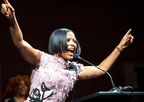 April 4, 2026, Philadelphia, Pennsylvania, United States: TAMRON HALL, American broadcast journalist, television talk show host and author, speaking at the WDAS-FM tenth annual Women Of Excellence Legend award at the luncheon held at the Philadelphia Sheraton Philadelphia United States - ZUMArf1_ 20260404_zaf_rf1_022 Copyright: xRickyxFitchettx