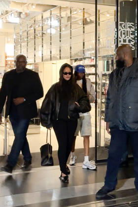 Rihanna went shopping at Galeries Lafayette in Paris on April 6, 2026 Rihanna went shopping at Galeries Lafayette in Paris on April 6, 2026 Paris France Copyright: xAgencex xBestimagexAgencex xBestimagex