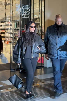 Rihanna went shopping at Galeries Lafayette in Paris on April 6, 2026 Rihanna went shopping at Galeries Lafayette in Paris on April 6, 2026 Paris France Copyright: xAgencex xBestimagexAgencex xBestimagex