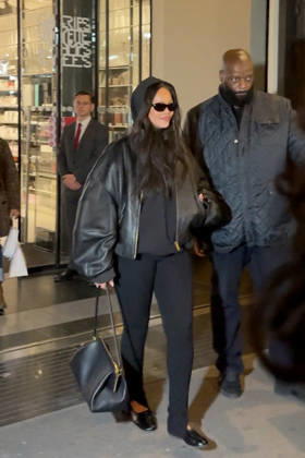 Rihanna went shopping at Galeries Lafayette in Paris on April 6, 2026 Rihanna went shopping at Galeries Lafayette in Paris on April 6, 2026 Paris France Copyright: xAgencex xBestimagexAgencex xBestimagex