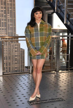 NEW YORK, NY APRIL 7 Rowan Blanchard pictured as the cast of Hulus The Testaments to Visit the Empire State Building Ahead of April 8 Premiere on April 7, 2026 in New York City Credit John Fycke AdMedia 454822 2026 04 07 New York New York City Copyright: xAdMediax STAR_454822_008