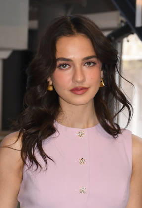 NEW YORK, NY APRIL 7 Mattea Conforti pictured as the cast of Hulus The Testaments to Visit the Empire State Building Ahead of April 8 Premiere on April 7, 2026 in New York City Credit John Fycke AdMedia 454822 2026 04 07 New York New York City Copyright: xAdMediax STAR_454822_028