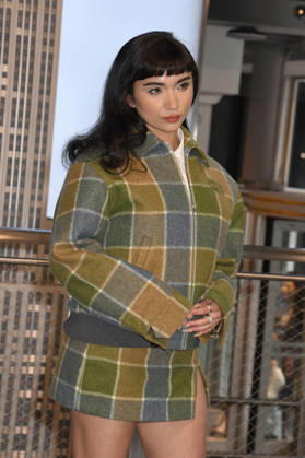 NEW YORK, NY APRIL 7 Rowan Blanchard pictured as the cast of Hulus The Testaments to Visit the Empire State Building Ahead of April 8 Premiere on April 7, 2026 in New York City Credit John Fycke AdMedia 454822 2026 04 07 New York New York City Copyright: xAdMediax STAR_454822_045
