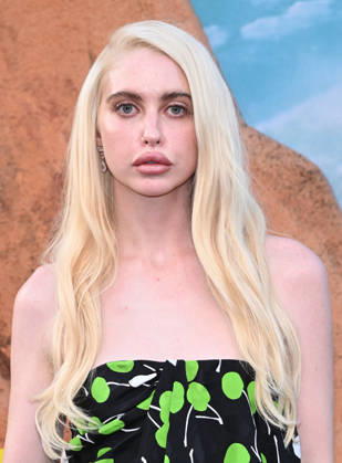 ˜Euphoria™ S3 Los Angeles Premiere Chloe Cherry arriving to the season 3 Euphoria Los Angeles premiere held at the TCL Chinese Theatre on April 07, 2026 in Hollywood, CA. Hollywood TCL Chinese Theatre California USA Copyright: xLisaxOConnorx xAFF-USA.comx