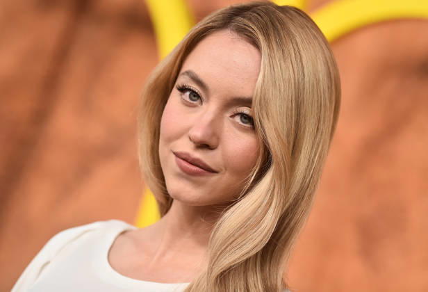 ˜Euphoria™ S3 Los Angeles Premiere Sydney Sweeney arriving to the season 3 Euphoria Los Angeles premiere held at the TCL Chinese Theatre on April 07, 2026 in Hollywood, CA. Hollywood TCL Chinese Theatre California USA Copyright: xLISAxOConnorx xAFF-USA.comx