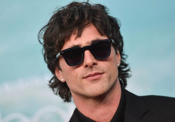˜Euphoria™ S3 Los Angeles Premiere Jacob Elordi arriving to the season 3 Euphoria Los Angeles premiere held at the TCL Chinese Theatre on April 07, 2026 in Hollywood, CA. Hollywood TCL Chinese Theatre California USA Copyright: xLISAxOConnorx xAFF-USA.comx