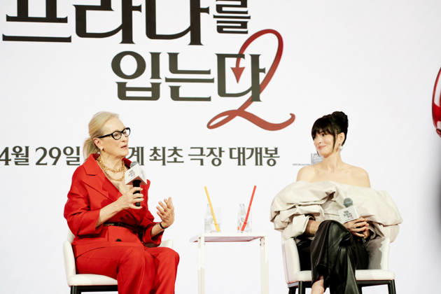 The Devil Wears Prada 2 press conference in Seoul SEOUL, SOUTH KOREA - APRIL 08: Meryl Streep(L) and Anne Hathaway(R) speak during a press conference for the movie The Devil Wears Prada 2 at Four Seasons Hotel on April 08, 2026 in Seoul, South Korea. Hwawon Lee Anadolu Seoul South Korea. Editorial use only. Please get in touch for any other usage. Copyright: x2026xAnadoluxHwawonxLeex