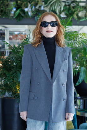 News - Photocall - La donna piu ricca del mondo Isabelle Huppert attends the photocall for the movie La donna piu ricca del mondo on April 08, 2026 at Sofitel Hotel Villa Borghese, Rome, Italy Rome Sofitel Hotel Villa Borghese Italy Copyright: xEmanuelaxVertollix xLiveMediax LPN_2379117