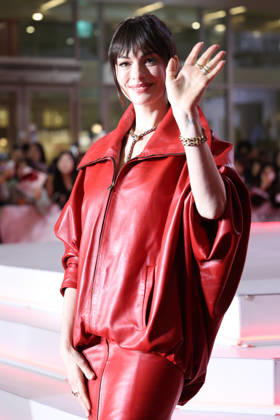 U.S. actress Anne Hathaway U.S. actress Anne Hathaway U.S. actress Anne Hathaway makes her red carpet appearance during a publicity event in Seoul on April 8, 2026, to promote the comedy drama film The Devil Wears Prada 2. (Yonhap) 2026-04-09 07:36:06 < 1980-2026 YONHAPNEWS AGENCY. .> ¼¿ïƯº°½Ã EDITORIAL USE ONLY Copyright: xx PYH2026040900610031500 YonhapxNewsx yonphotos251258