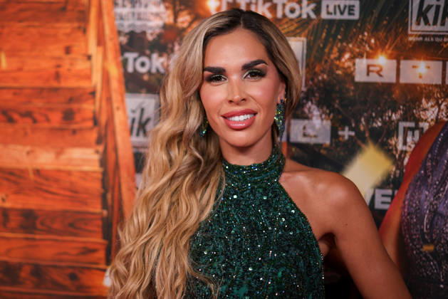 Pegah Parastar steht auf dem roten Teppich vor der Kino-Preview von Kampf der RealityAllstars.