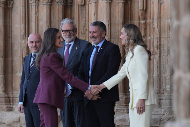 Queen Letizia meets with the Associació de Dones Empresàries Queen Letizia 2i , accompanied by the president of the Association, Laia Rogel d , the delegate of the Government in Catalonia, Carlos Prieto i , the mayor of Lleida, Félix Larrosa c , and the Minister of Enterprise, Miquel Sàmper 2d , meets with the Associació de Dones Empresàries de Lleida, on April 9, 2026, in Lleida, Catalunya Espana The meeting, held in the Seu Vella de Lleida and behind closed doors, is part of the 20th anniversary of the association and precedes the presentation of the XVI Premis Ap Lleida, which recognizes the leadership and career of businesswomen and professionals of the territory 09 APRIL 2026 Lleida, Catalunya Lleida, Catalunya Espana Copyright: xDavidxZorrakinox 7425507